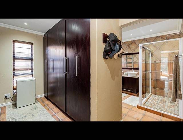 4 BEDROOM FREEHOLD FOR SALE IN BRACKENDOWNS